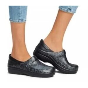 Crocs At Work Neria Pro II Slip Resistant Rubber Clogs Black Leopard Print 7